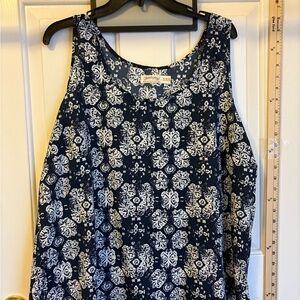 Women's Navy and White Patterned Top
